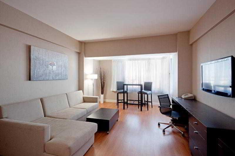 Armon Plaza Montreal Airpt, Trademark Collection By Wyndham Rom bilde